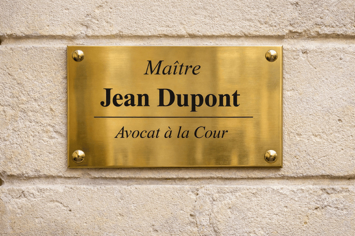 plaque en laiton
